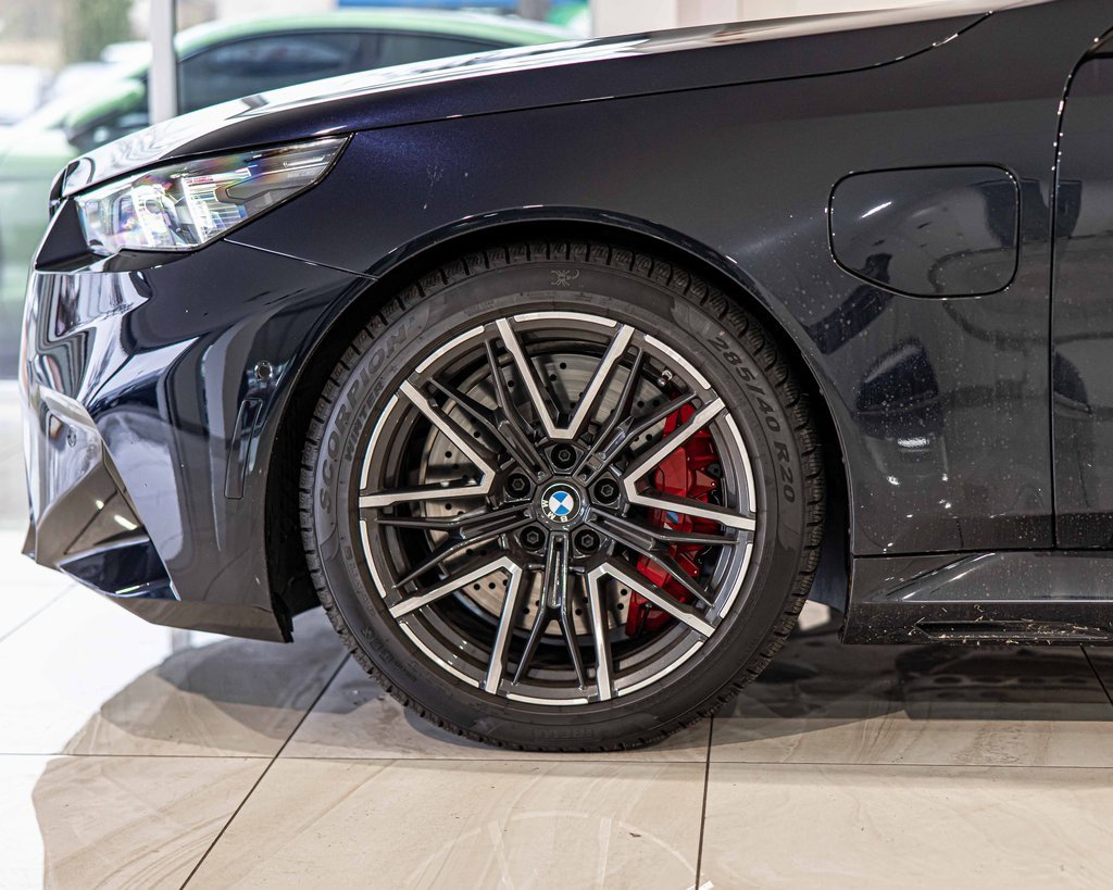 Used 2025 BMW M5 w/ Carbon Package image 8