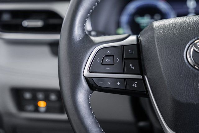 Used 2024 Toyota Highlander Platinum image 32