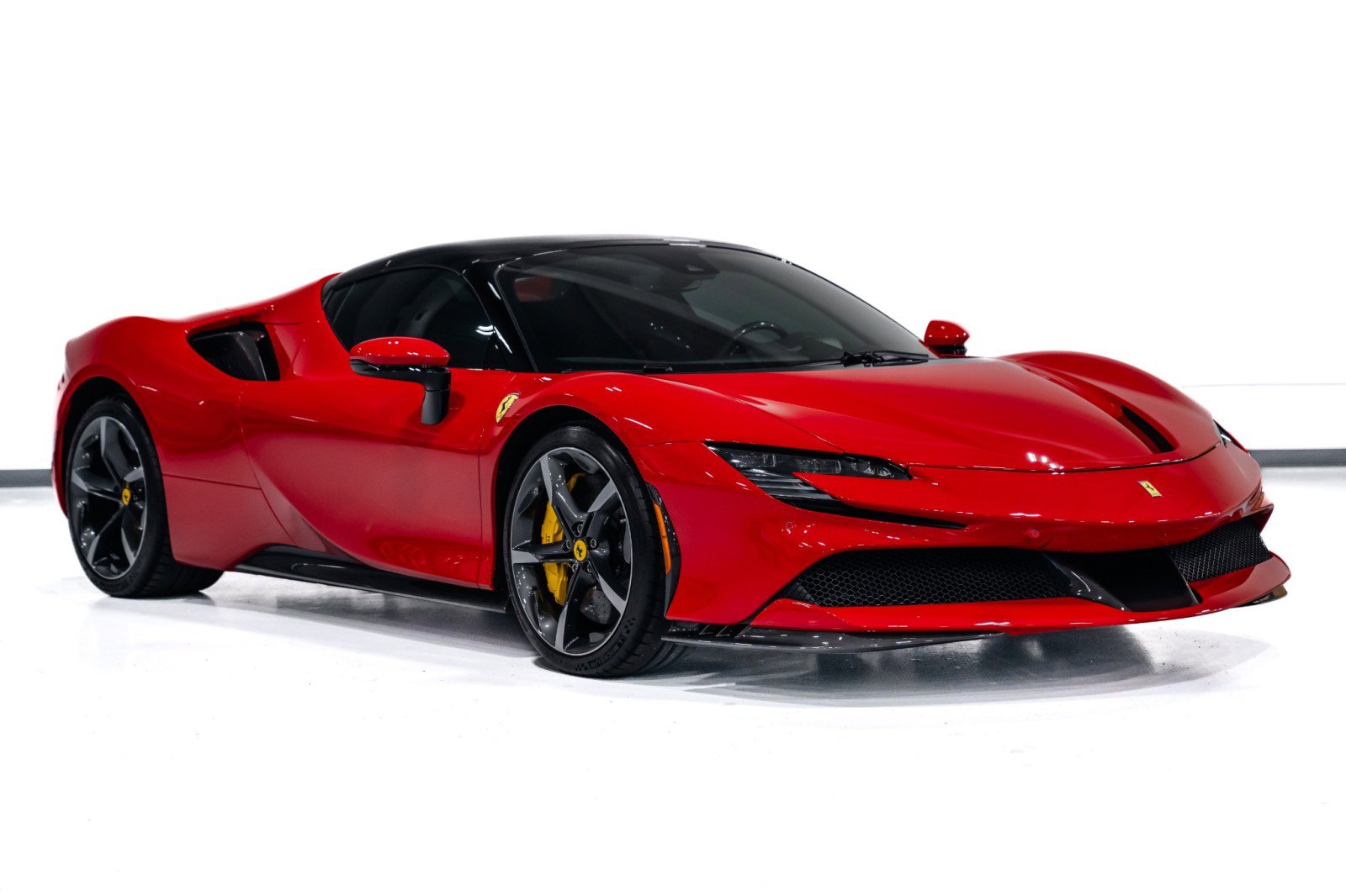 Used 2024 Ferrari SF90 Spider image 2