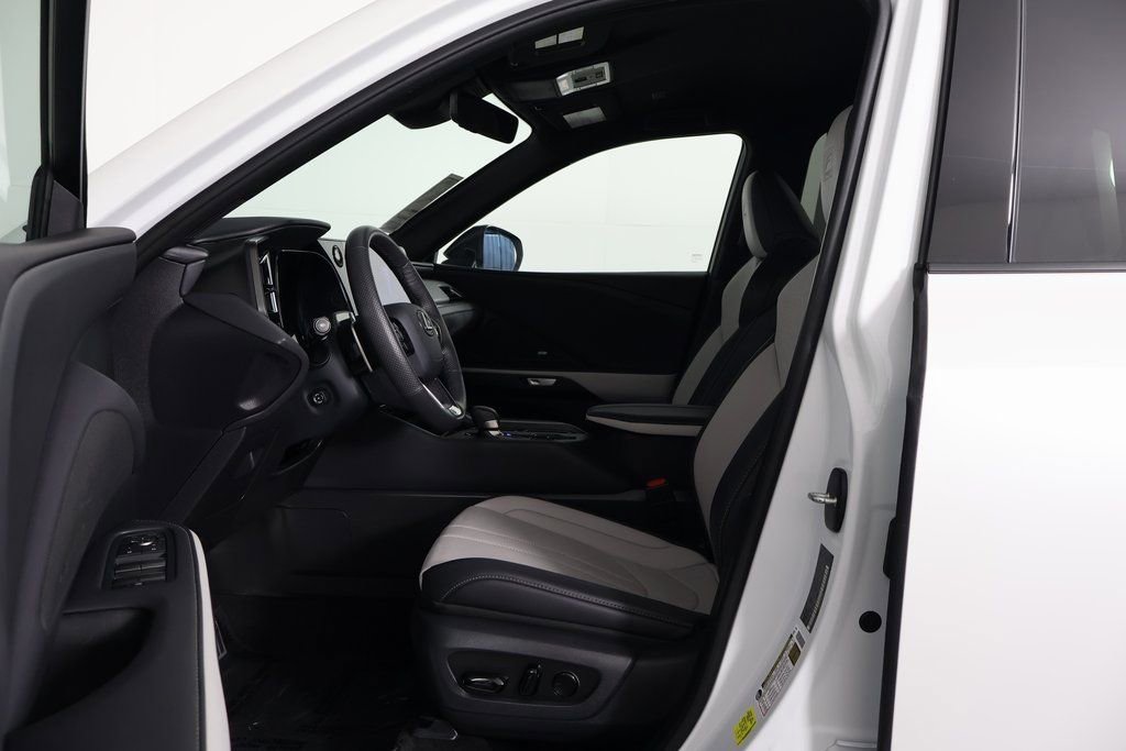 Certified 2025 Lexus TX 500h AWD w/ Technology Package image 10