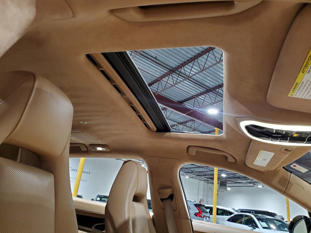 Used 2014 Porsche Panamera 4S Executive image 17