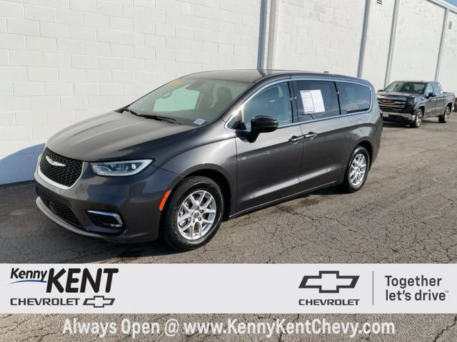 Used 2023 Chrysler Pacifica Touring-L image 33