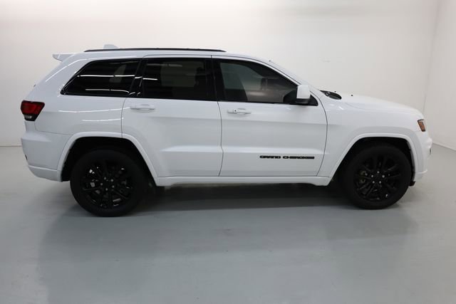 Used 2017 Jeep Grand Cherokee Altitude image 42