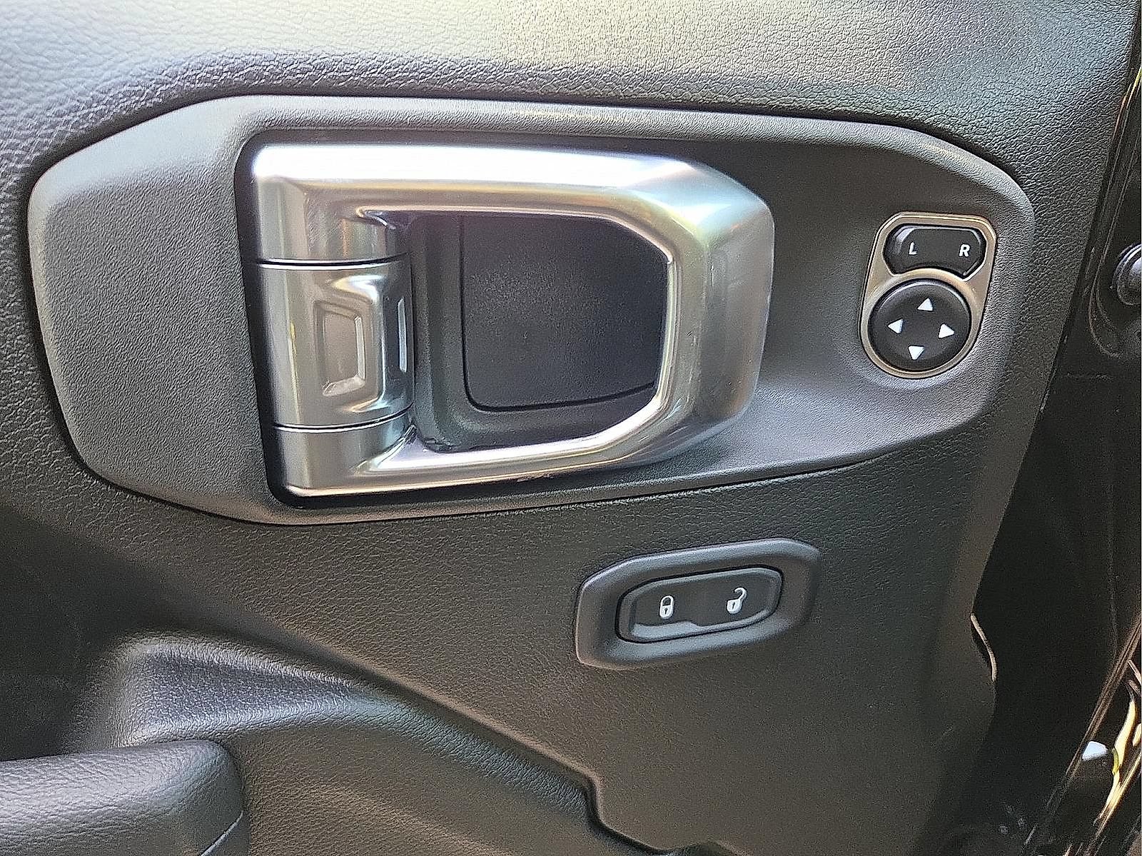 New 2025 Jeep Gladiator Mojave w/ Steel Bumper Group AWD/4WD image 13