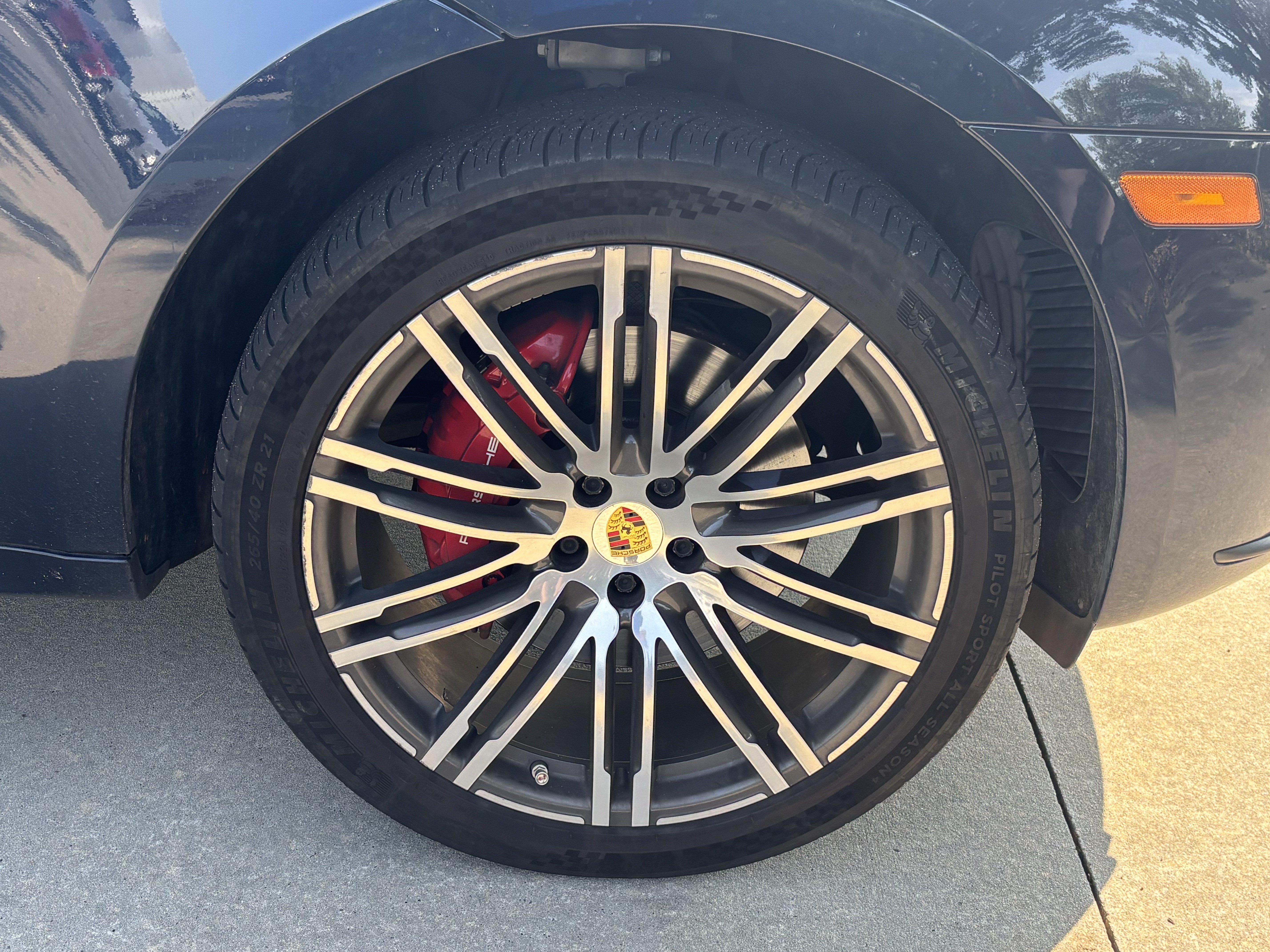 Used 2018 Porsche Macan Turbo AWD/4WD image 12