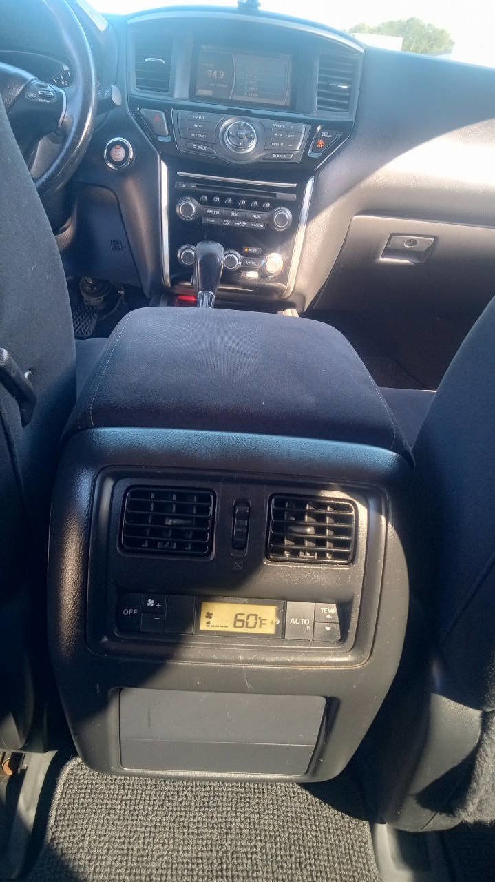 Used 2014 Nissan Pathfinder SV image 22