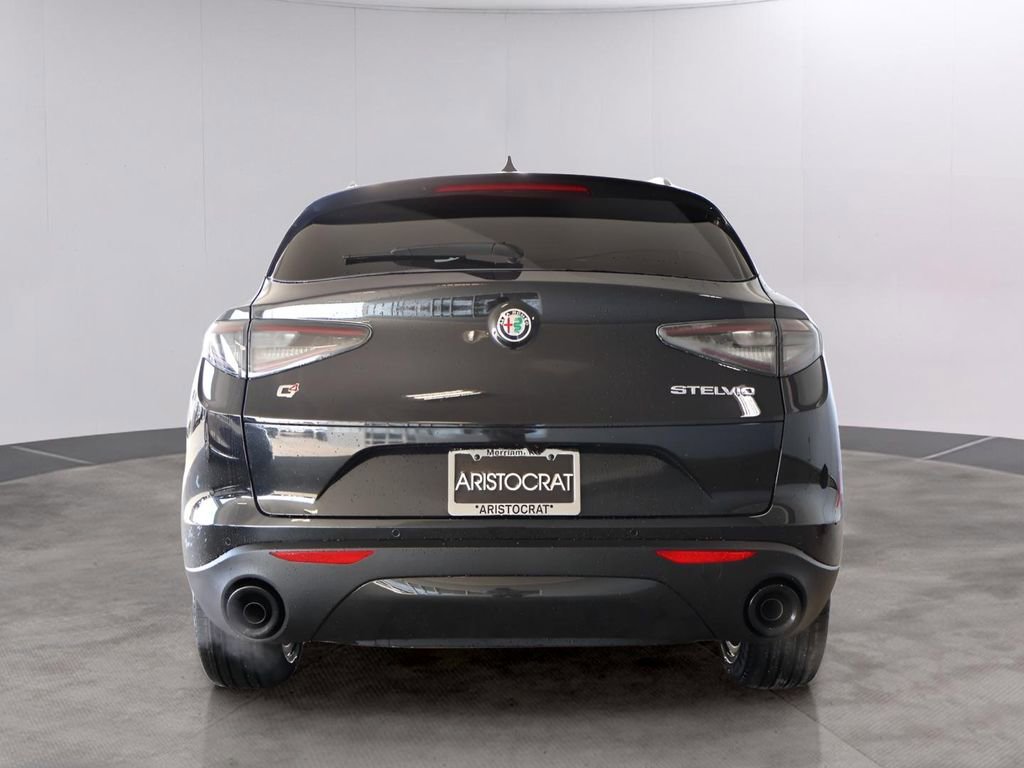 New 2025 Alfa Romeo Stelvio Sprint image 6