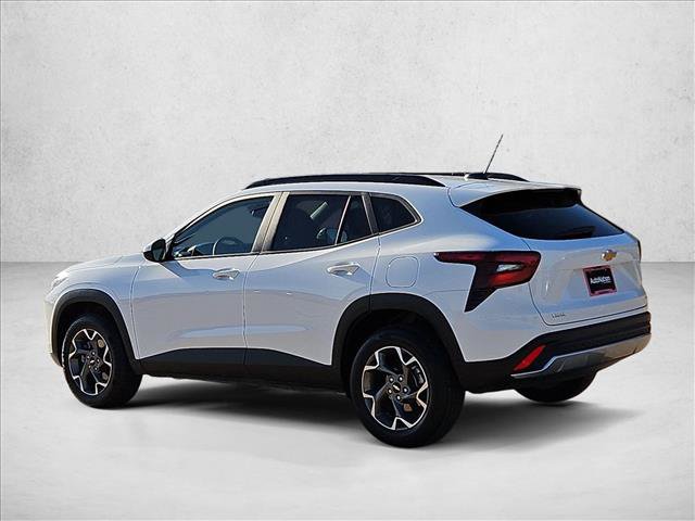 Used 2025 Chevrolet Trax LT FWD image 8