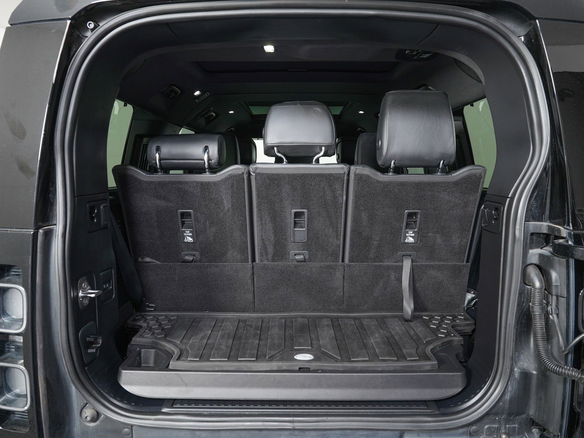 Used 2024 Land Rover Defender 130 X image 12