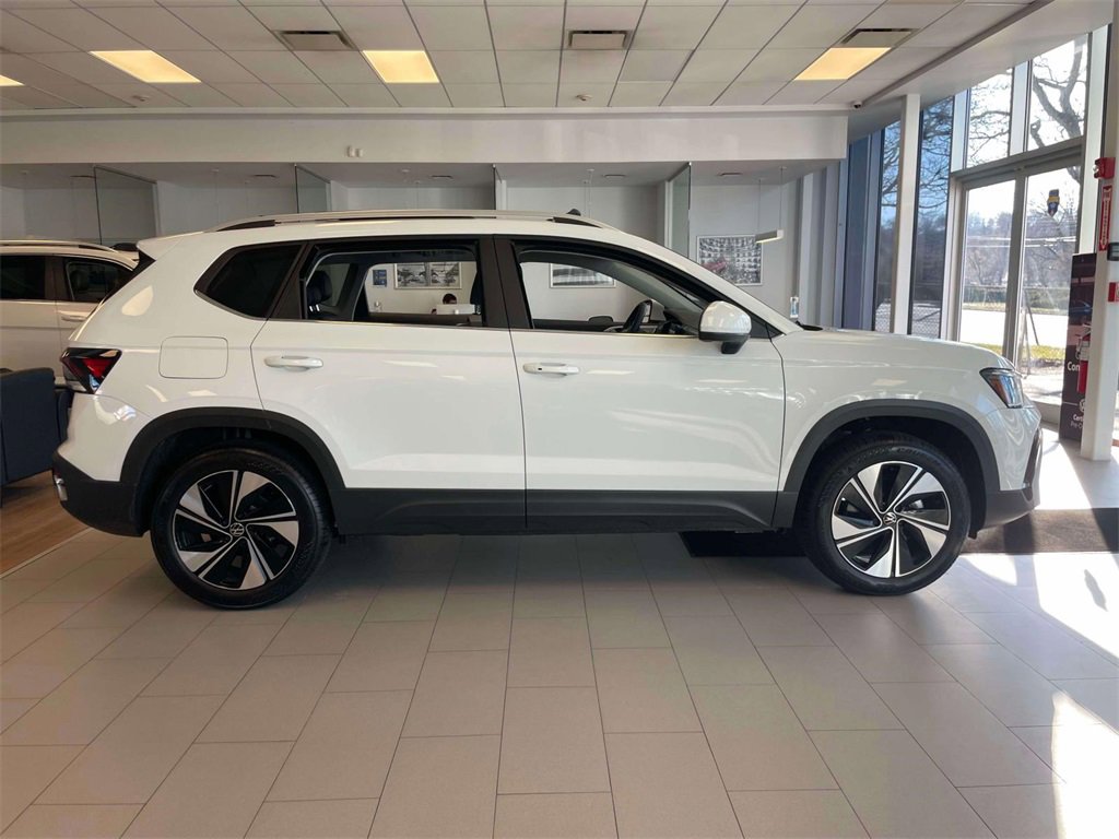 New 2025 Volkswagen Taos SE image 5