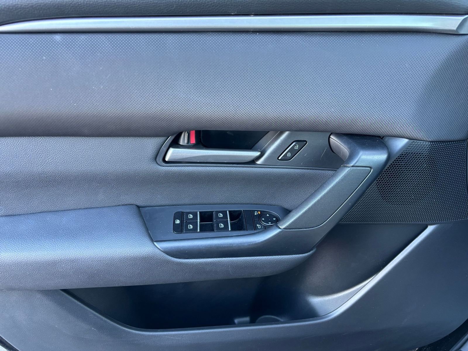 Used 2025 MAZDA CX-50 AWD 2.5 S w/ Premium Package image 18