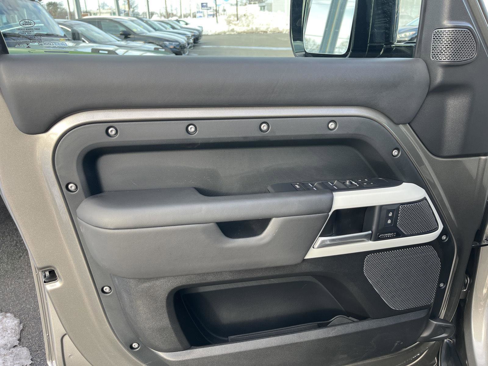 Used 2023 Land Rover Defender 110 X-Dynamic SE image 11