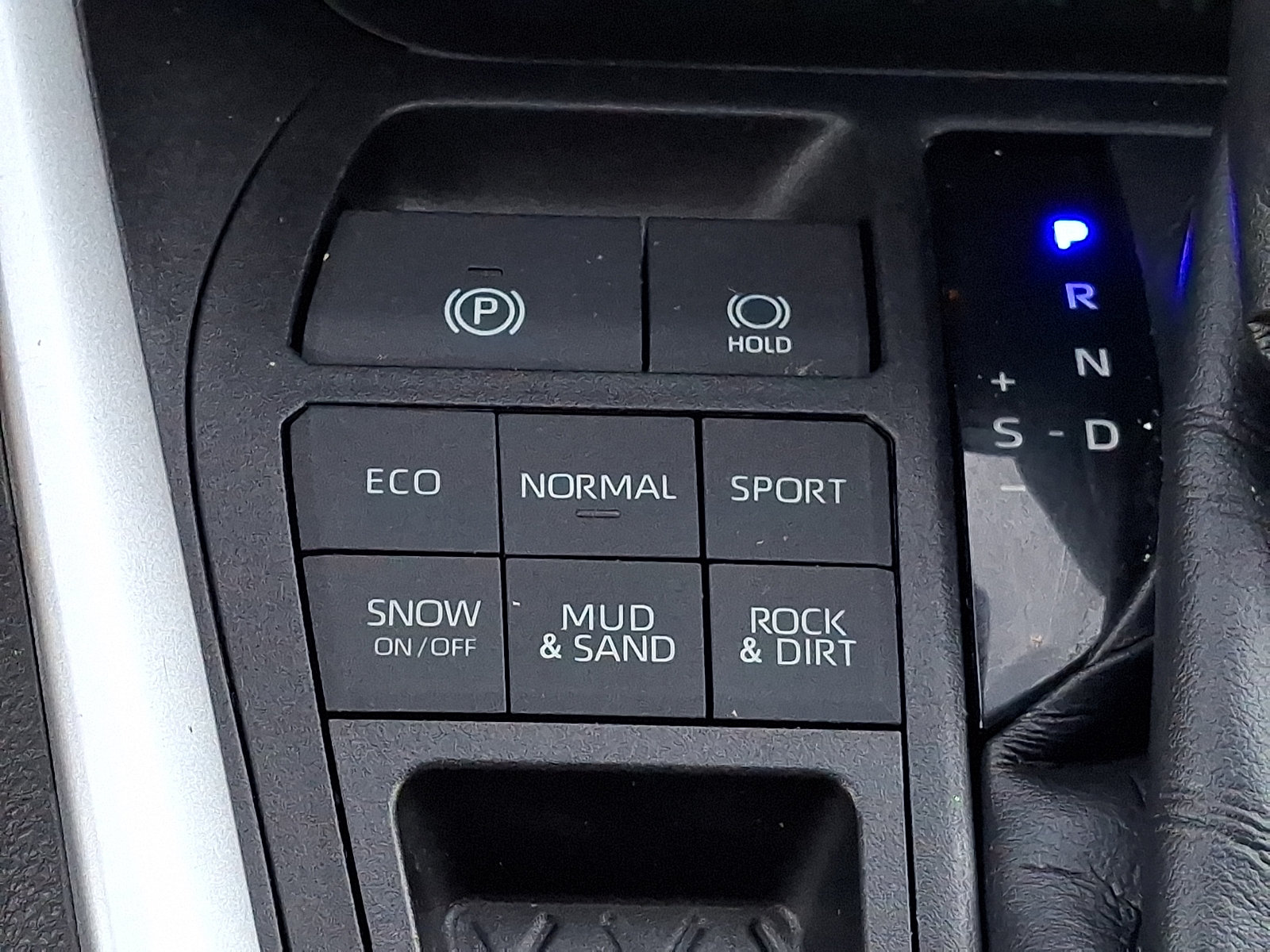 Used 2021 Toyota RAV4 LE AWD/4WD image 23