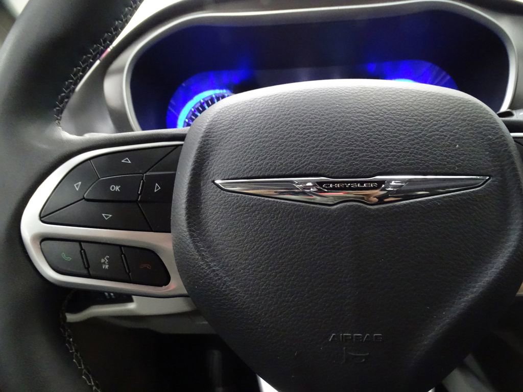 Used 2024 Chrysler Pacifica Touring-L image 25