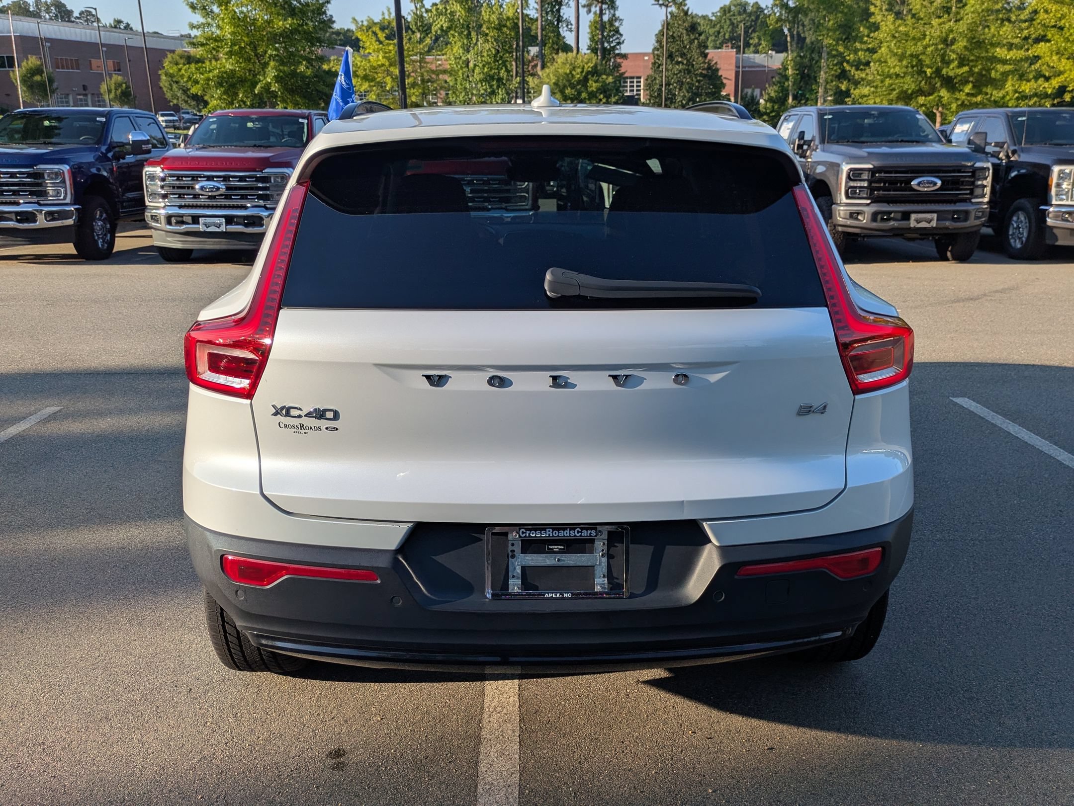 Used 2023 Volvo XC40 B4 Ultimate FWD image 5