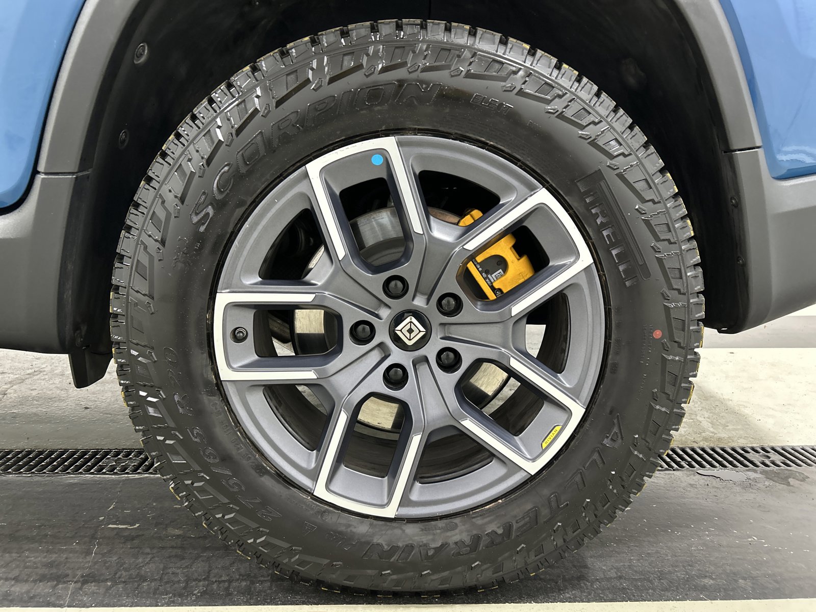 Used 2022 Rivian R1T Adventure image 10