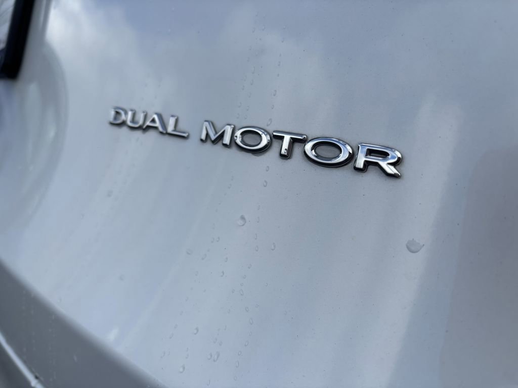 Used 2023 Tesla Model Y Long Range image 9