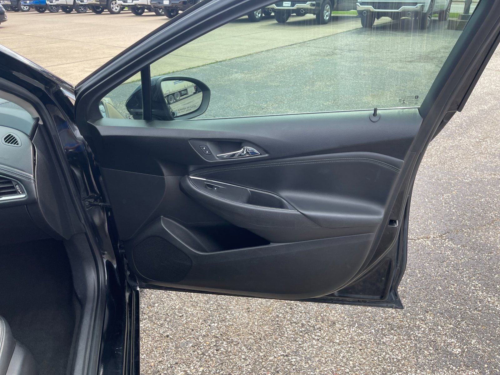 Used 2017 Chevrolet Cruze Premier image 17