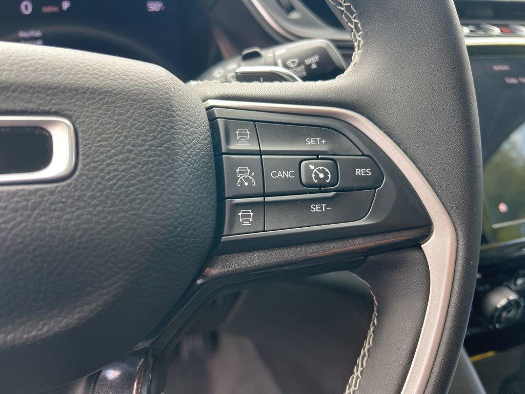 Used 2023 Jeep Grand Cherokee Laredo image 15