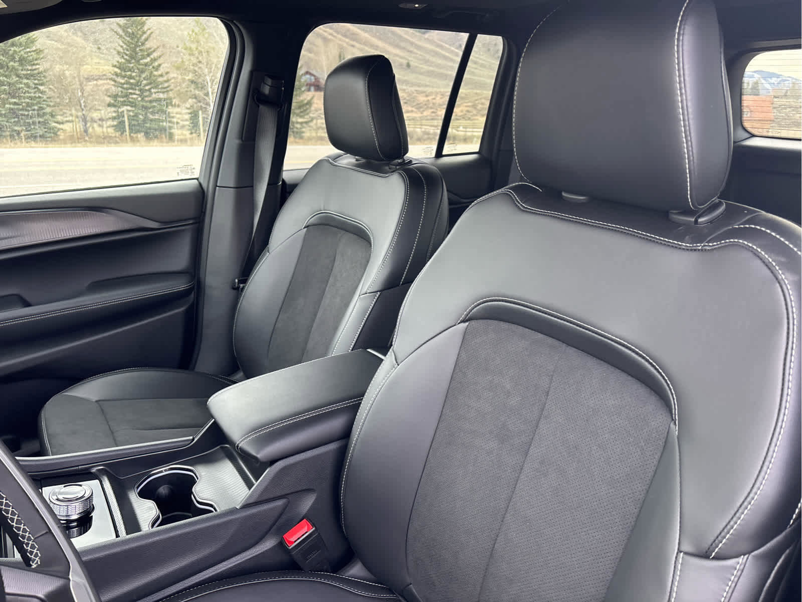 New 2025 Jeep Grand Cherokee Altitude image 44