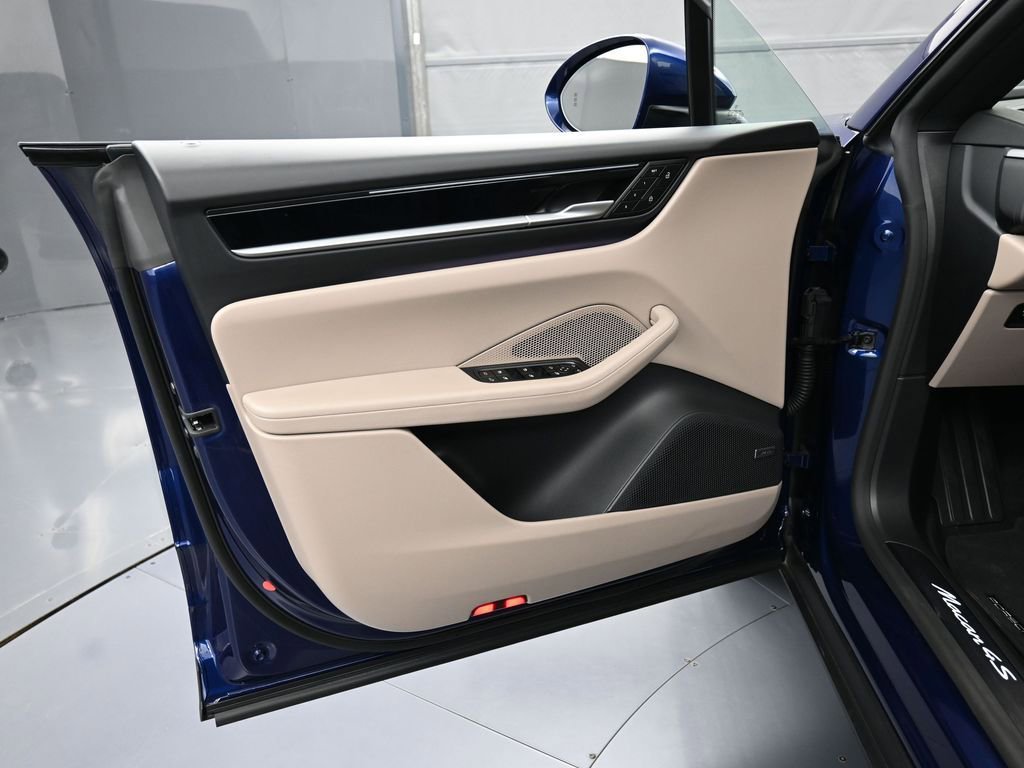Certified 2025 Porsche Macan 4S Electric image 15