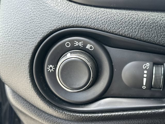 Certified 2023 Jeep Renegade Latitude AWD/4WD image 29