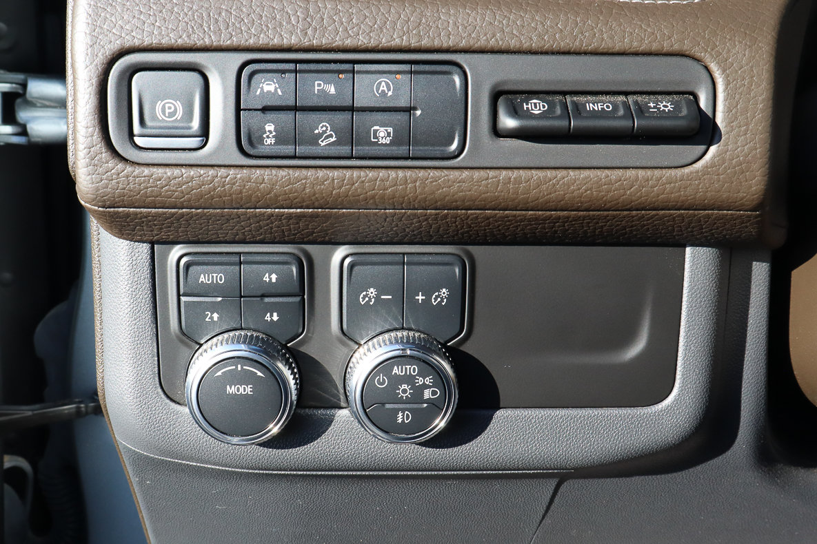 Used 2024 GMC Yukon XL Denali AWD/4WD image 18