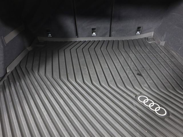 Used 2025 Audi Q5 Premium w/ Convenience Package AWD/4WD image 25