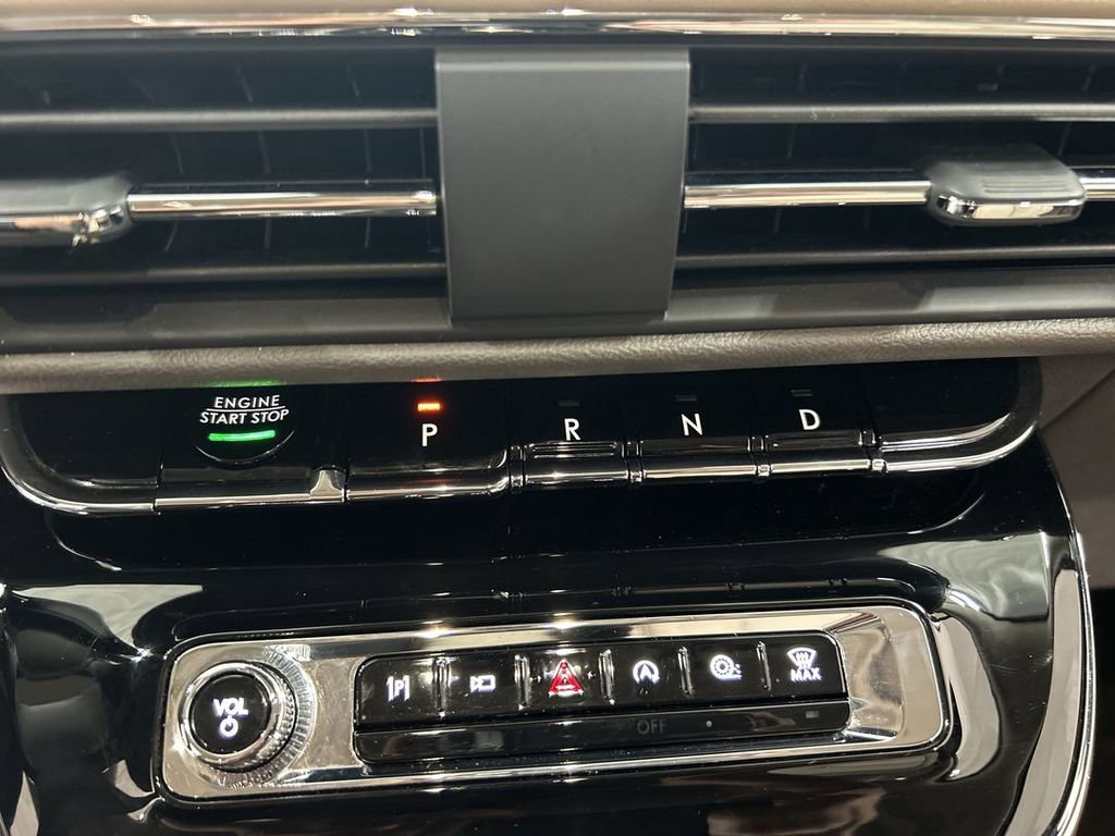 Used 2023 Lincoln Corsair AWD w/ Equipment Group 101A image 18