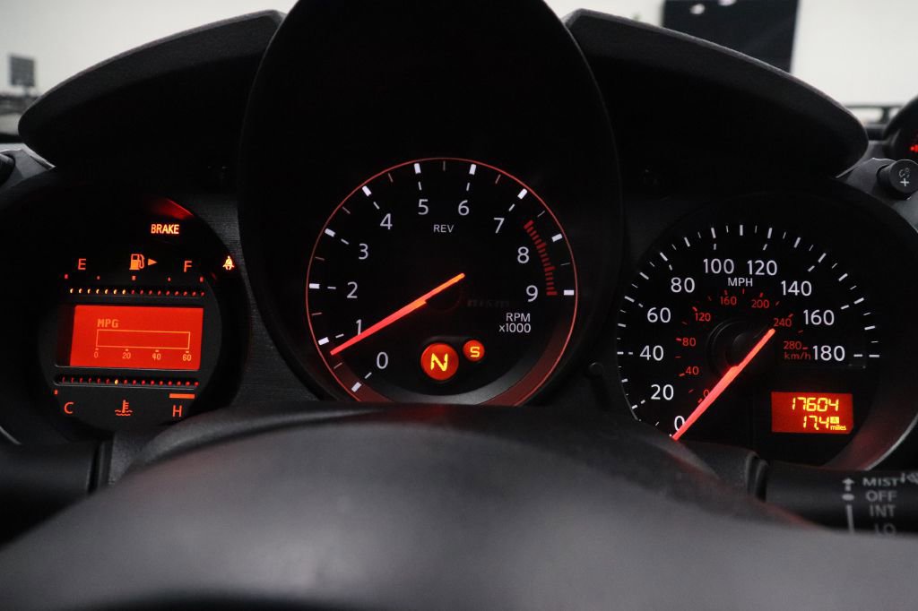 Used 2020 Nissan 370Z NISMO image 21