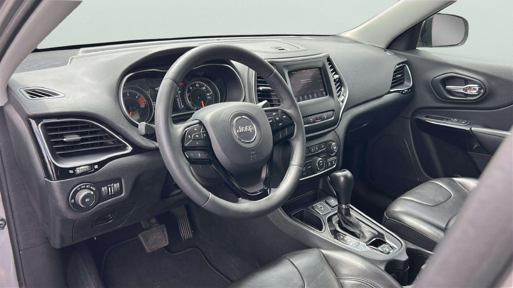 Used 2021 Jeep Cherokee Latitude Plus FWD image 29