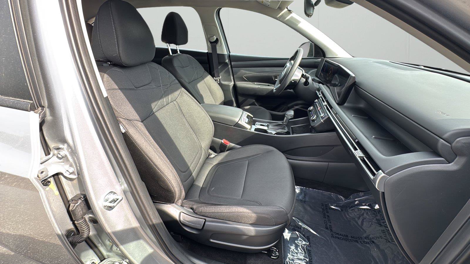 Used 2025 Hyundai Tucson SE FWD image 14