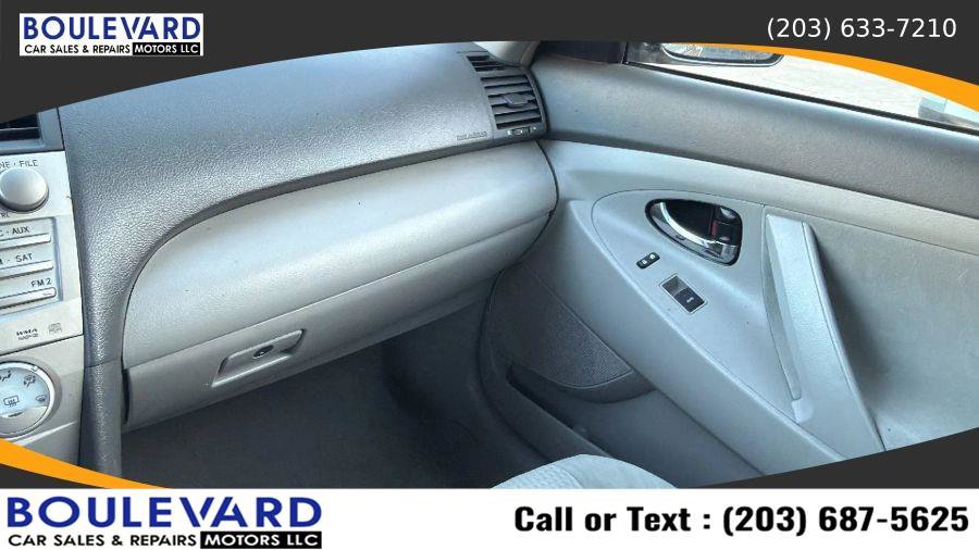 Used 2010 Toyota Camry LE FWD image 13