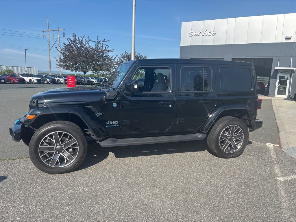 Used 2023 Jeep Wrangler Unlimited Sahara AWD/4WD image 4