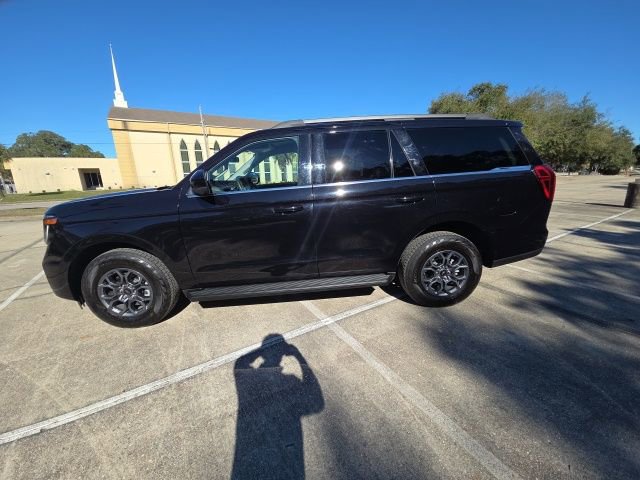 Certified 2025 Ford Expedition Active AWD/4WD image 5