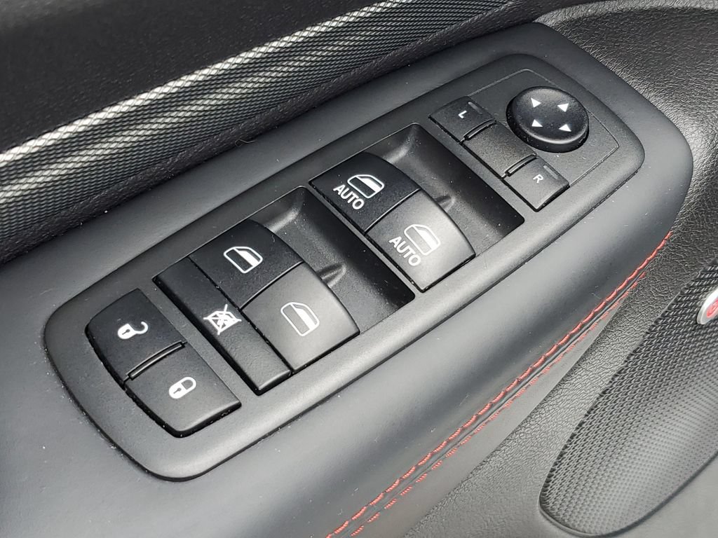 Used 2018 Dodge Durango R/T w/ Blacktop Package AWD/4WD image 25