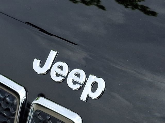 Used 2019 Jeep Cherokee Latitude Plus w/ Comfort/Convenience Group FWD image 29
