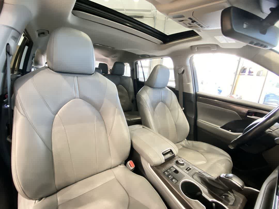 Used 2023 Toyota Highlander Limited AWD/4WD image 28
