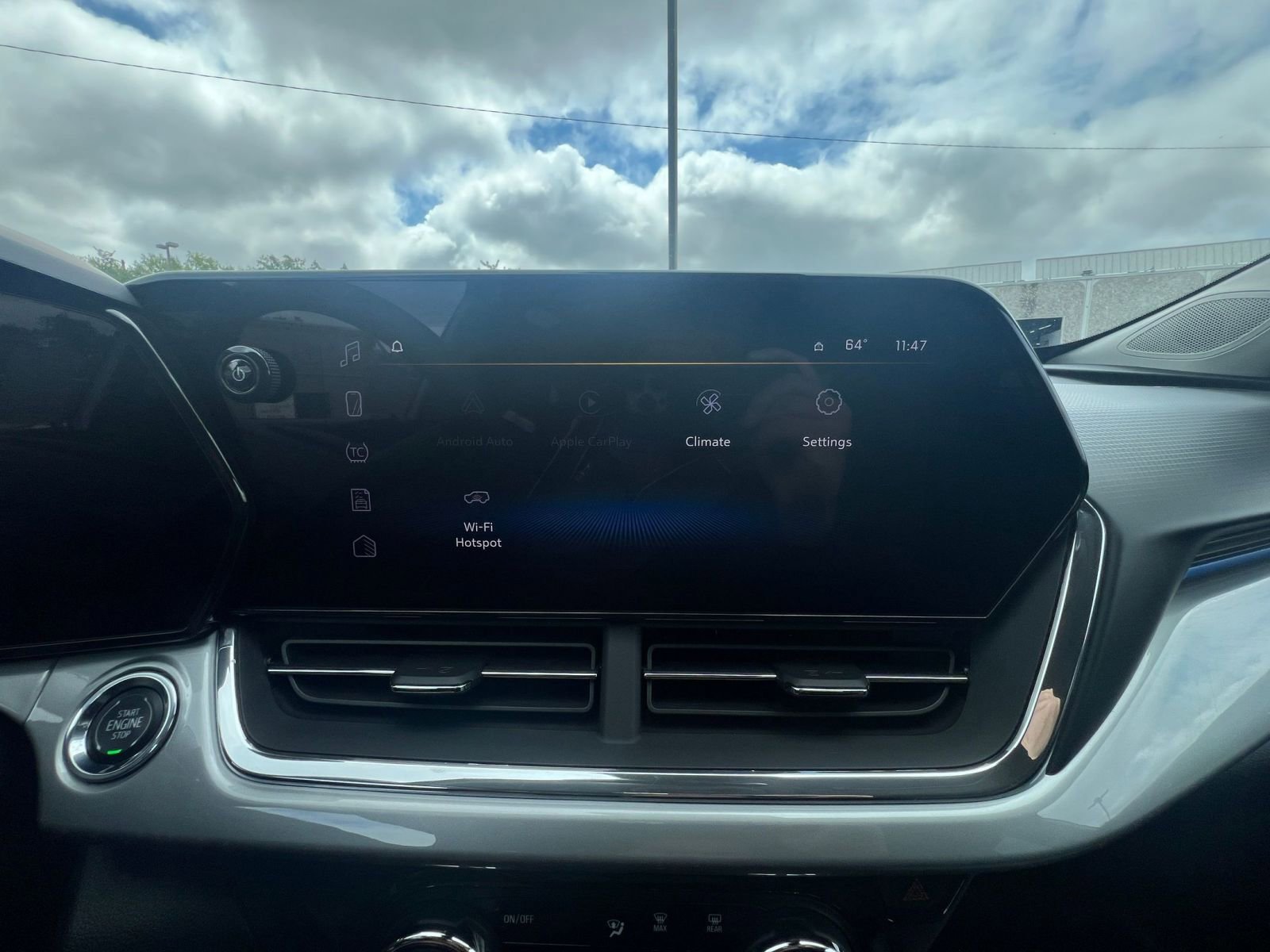 Used 2025 Chevrolet Trax LT FWD image 17