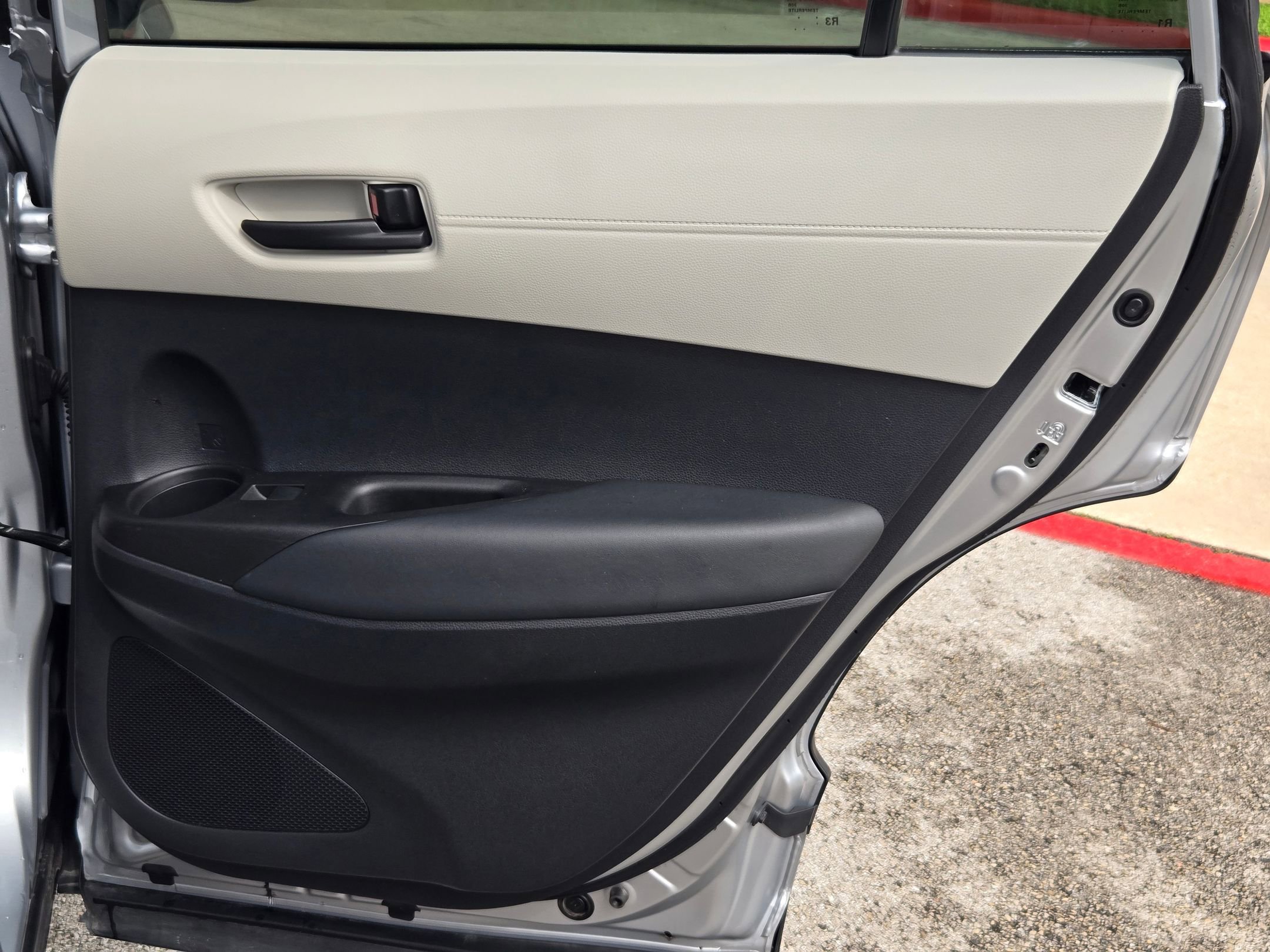 Used 2025 Toyota Corolla Cross L FWD image 26