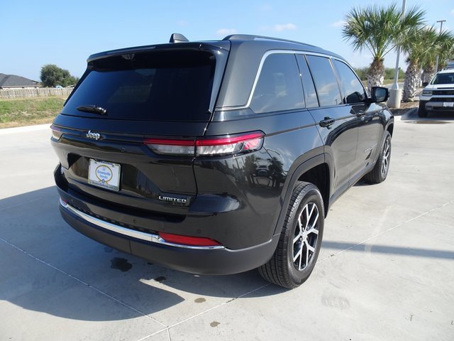 Used 2024 Jeep Grand Cherokee Limited w/ Luxury Tech Group II image 4