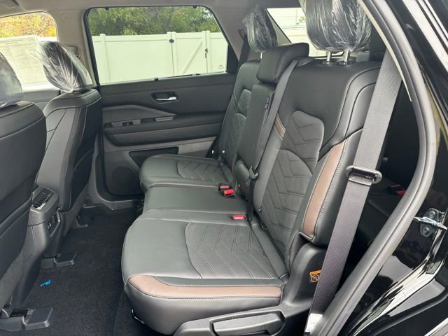New 2025 Nissan Pathfinder Platinum image 7