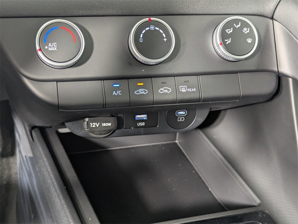 Certified 2025 Hyundai Elantra SE image 21