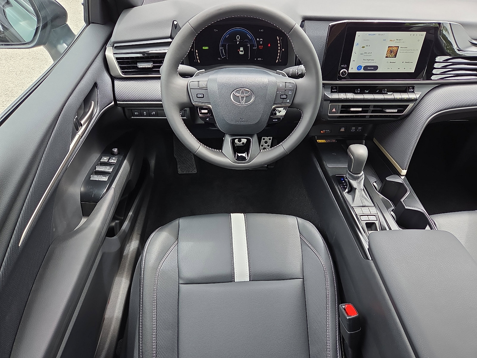 Used 2025 Toyota Camry SE FWD image 11