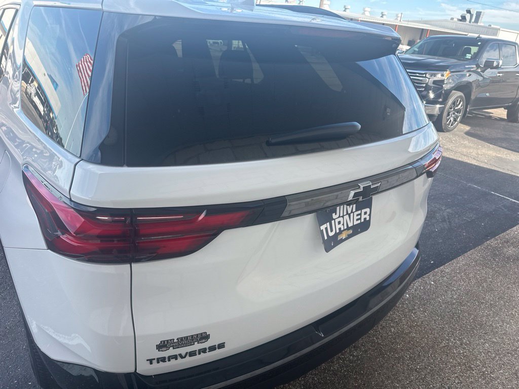 Used 2023 Chevrolet Traverse Premier w/ Redline Edition FWD image 4
