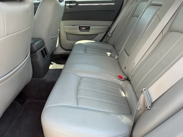 Used 2010 Chrysler 300 C RWD image 15