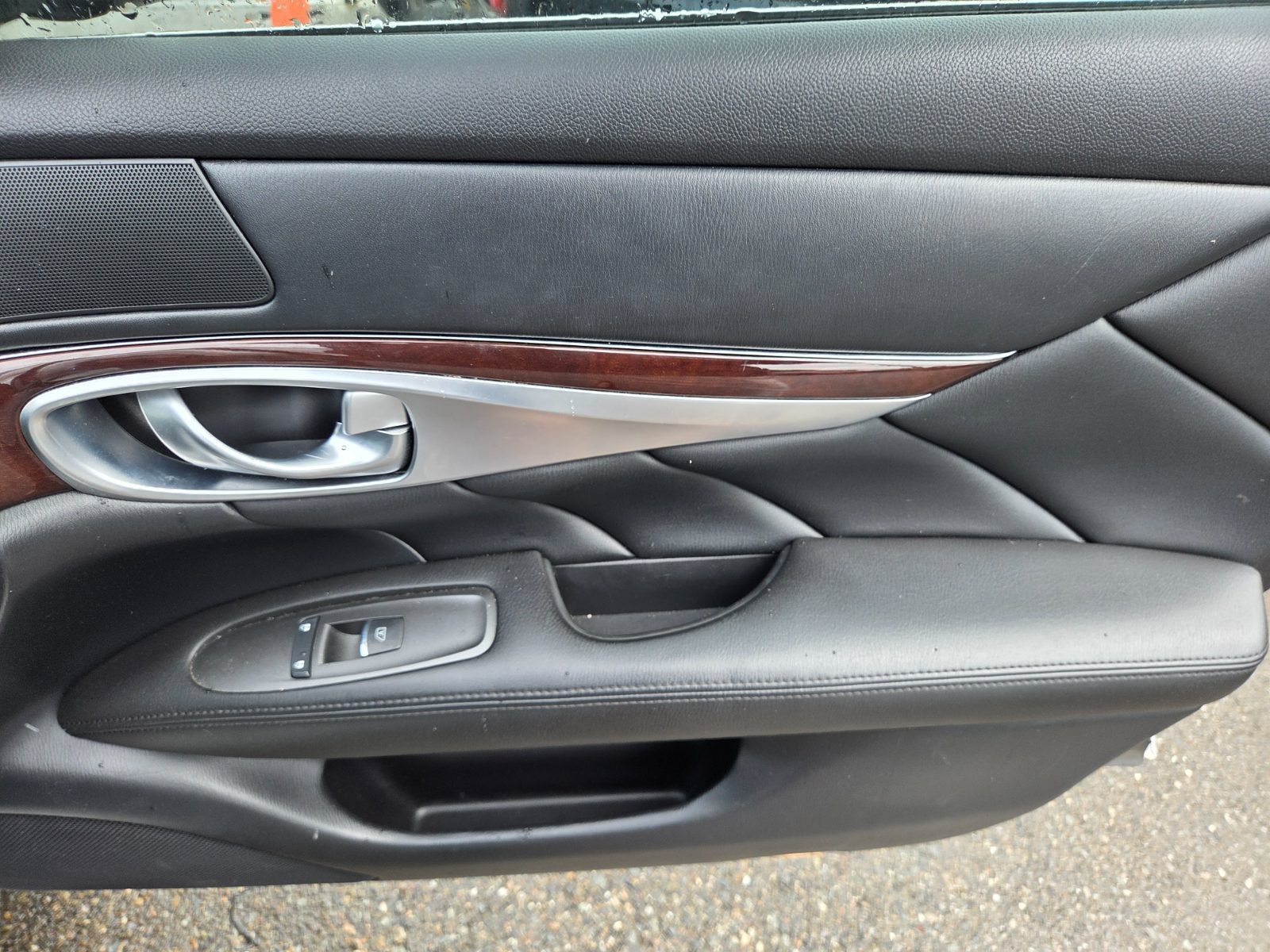 Used 2016 INFINITI Q70 3.7 RWD image 14