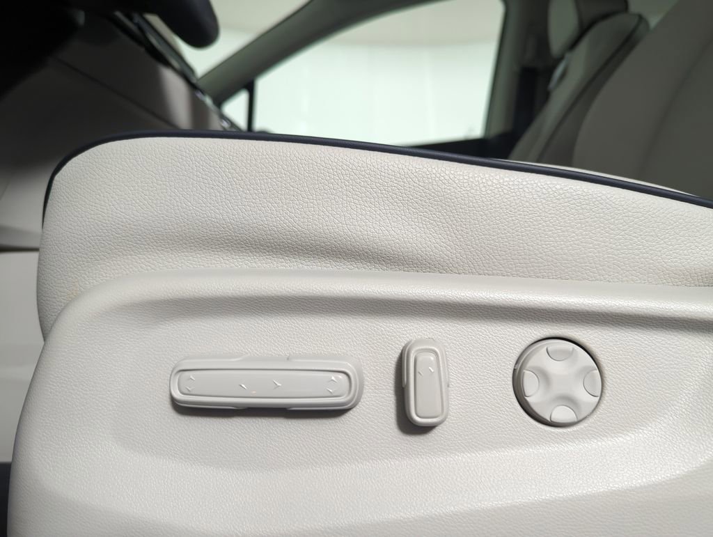 New 2026 Honda Odyssey Touring image 21