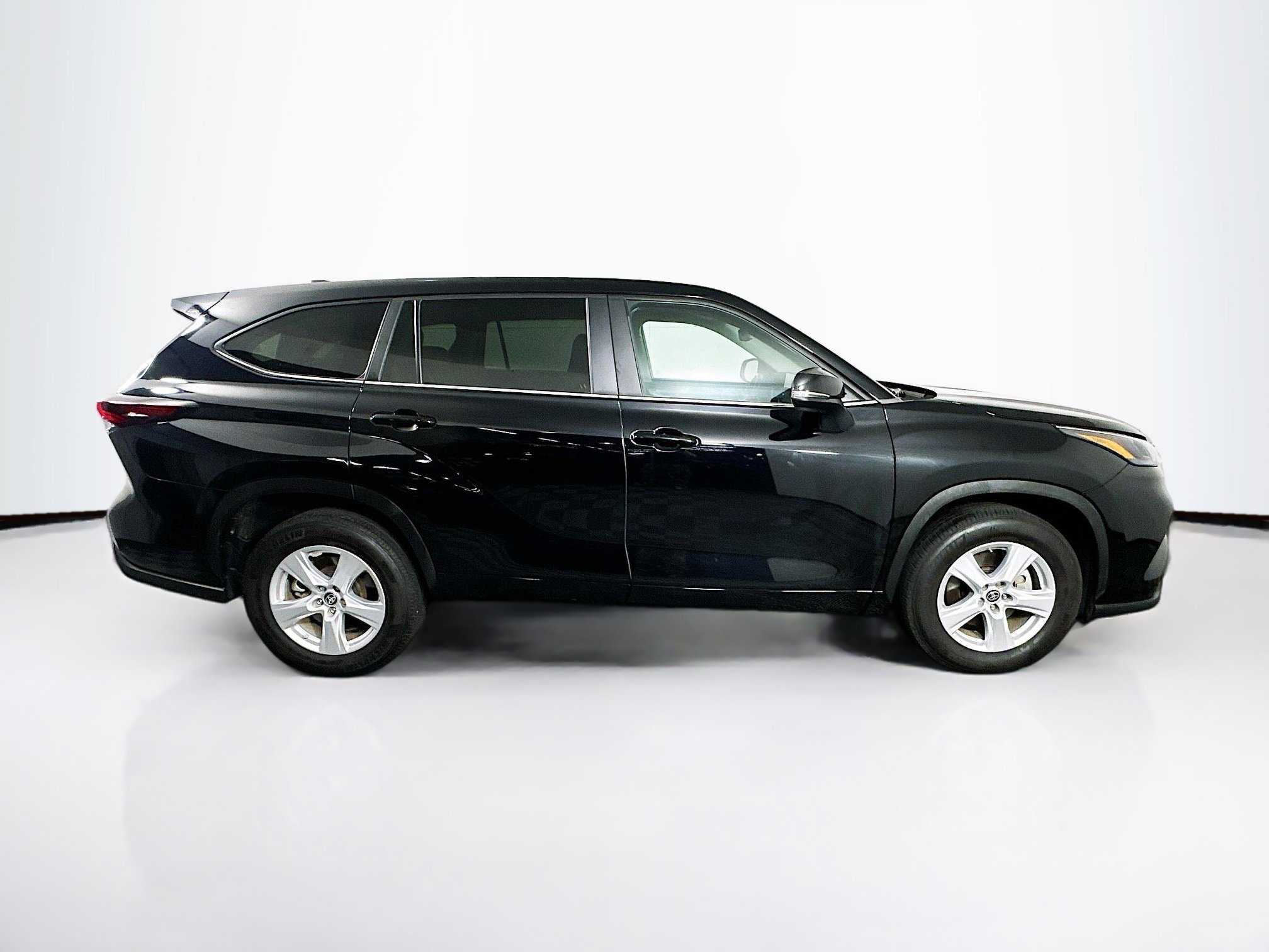 Used 2024 Toyota Highlander LE image 10