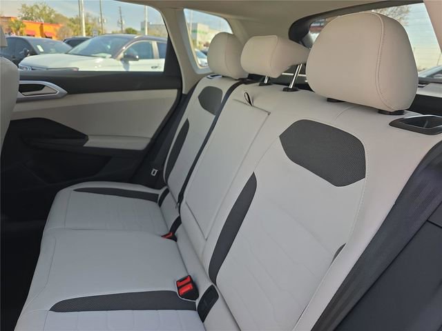 New 2026 Volkswagen Taos SE image 11